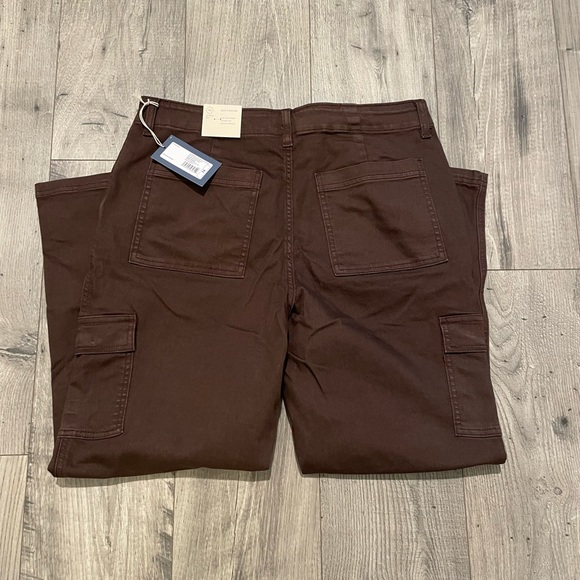 Women’s Pants - Picture 4 of 5